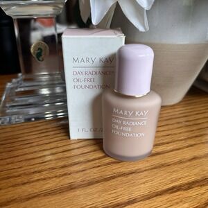 MARY KAY ANTIQUE IVORY‎ 6343 DAY RADIANCE OIL-FREE FOUNDATION FOR OILY SKIN
